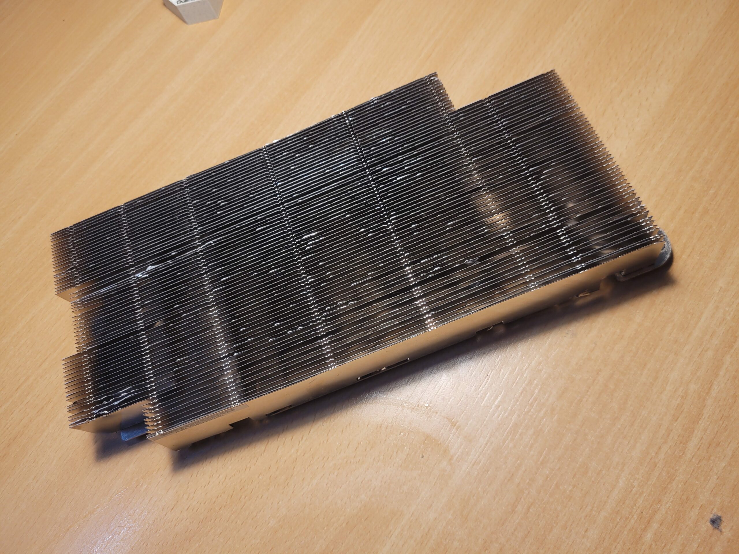 Modified BC-250 heatsink with the tops of the fins exposed